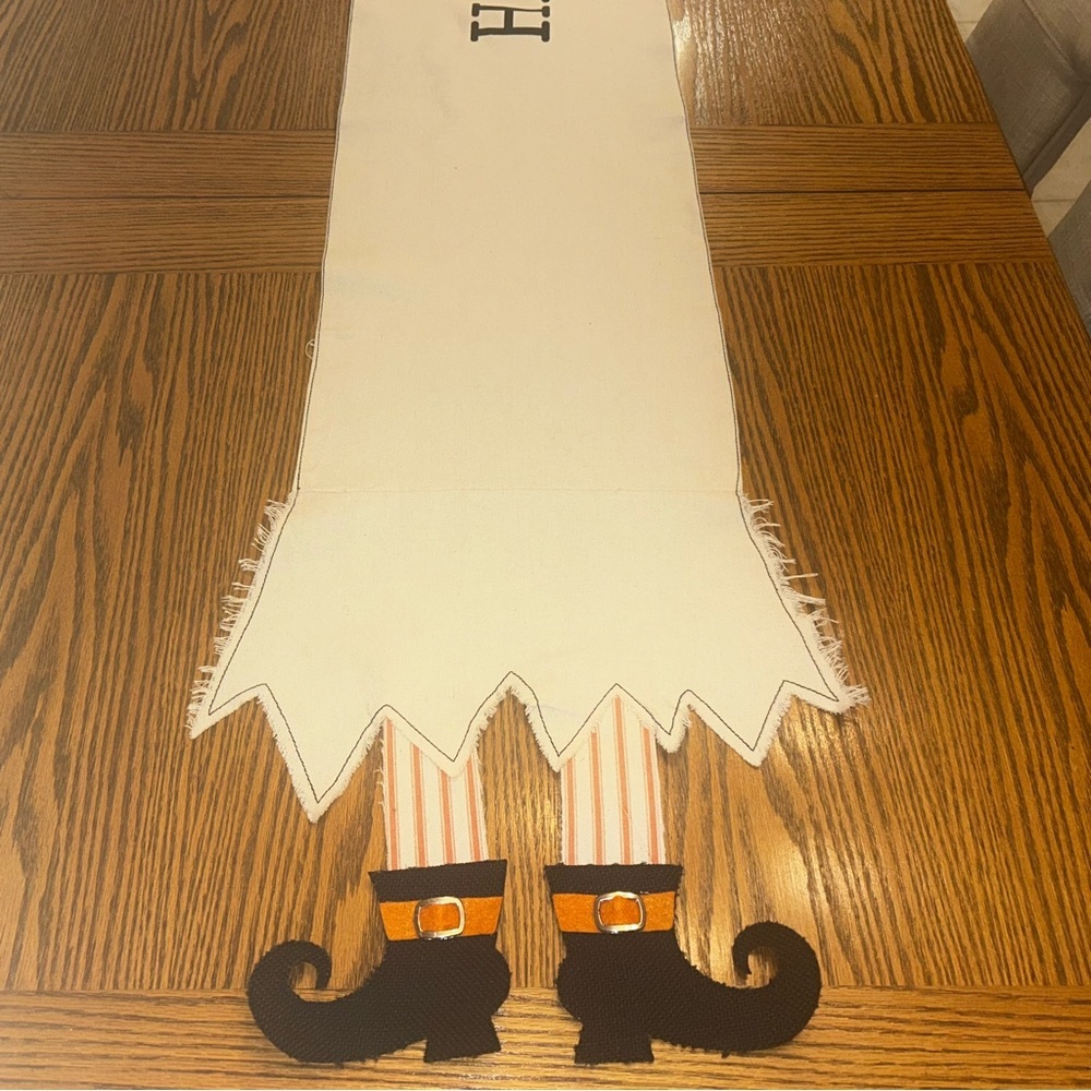 NWT Mud Pie -HAPPY Witch Feet Halloween Table Runner - Cream, Black, Orange 118”